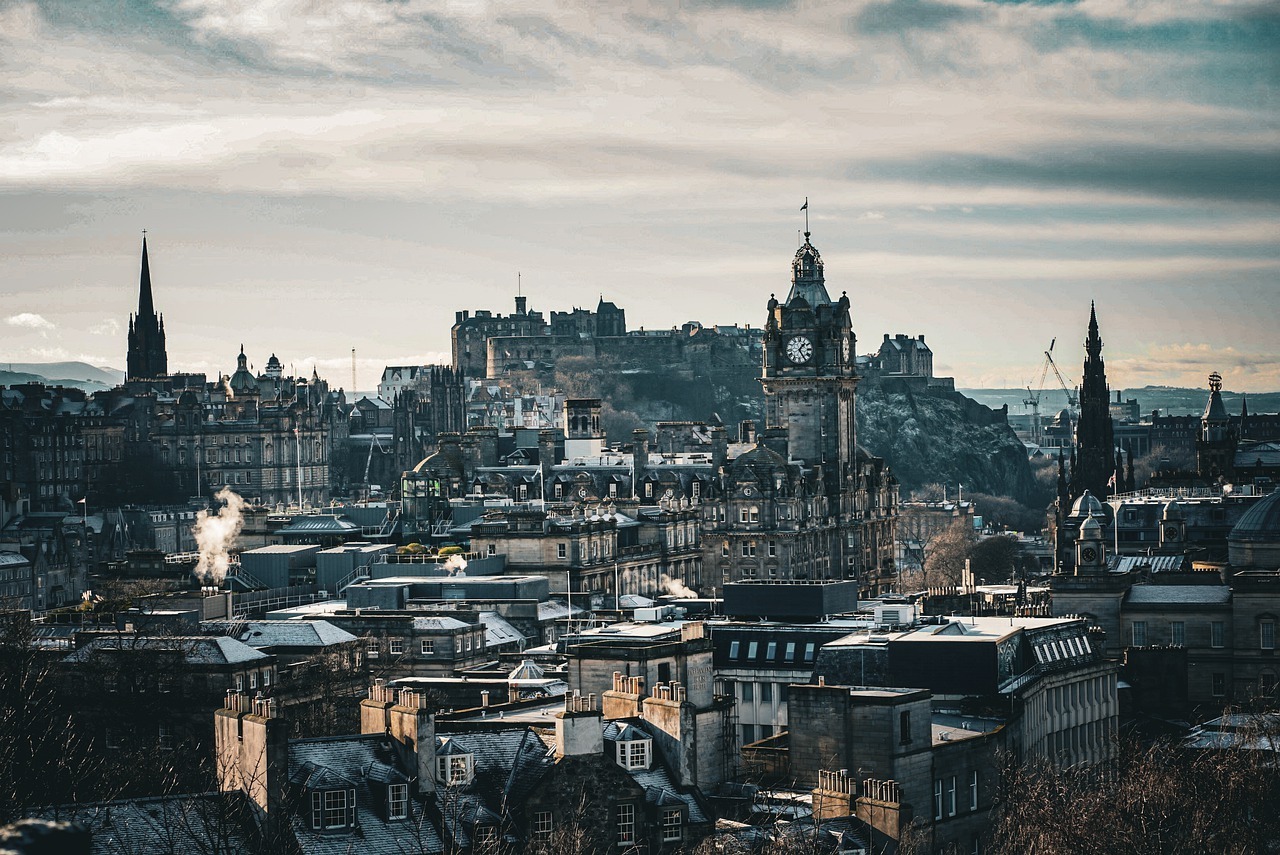 a7da82e3-6745-4871-87d9-ef08d8baec67_castle-7728772_1280.jpg
